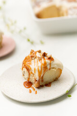 cinnamon roll with cream