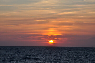 romantscher Sonnenuntergang am Atlantik in Fecamp - romantic sunset on the Atlantic in Fecamp