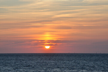 romantscher Sonnenuntergang am Atlantik in Fecamp - romantic sunset on the Atlantic in Fecamp