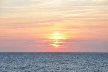 romantscher Sonnenuntergang am Atlantik in Fecamp - romantic sunset on the Atlantic in Fecamp