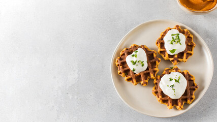 Obraz premium Vegetarian sweet potato waffles with natural yogurt. Healthy food. Copy space