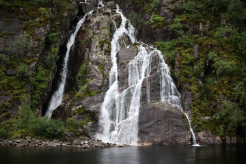 Obraz premium Hengjanefossen waterfall in Lysefjord, Norway 