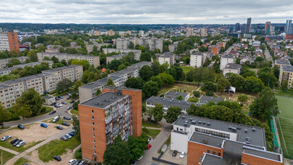Obraz premium Drone photography of old multistory buildings in a city during summer day