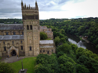 Obraz premium Durham Cathedral scenic aerial view by cloudy noon, England