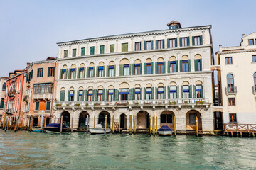 Naklejka premium Maisons sur le grand canal à Venise