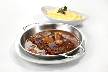 File Madeira Champignon Sauce and Mashed Potatoes