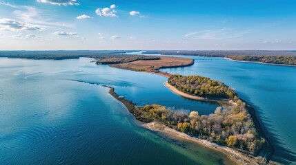 Fototapeta premium Missouri Nature: Aerial Landscape of Truman Lake Surrounded by Blue Waters