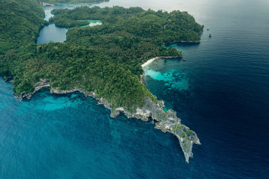 Beautiful tropical coastline with white sand and lush vegetation, Central Sulawesi, Indonesia; Tanjung Gundul Pasir Putih, Banggai Islands Regency, Central Sulawesi, Indonesia