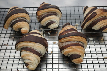 croissant, pastry, chocolate croissant, baked goods, bakery, dessert, breakfast, homemade, fresh baked, flaky pastry, butter croissant, viennoiserie, sweet food, food background, close up, cooling rac