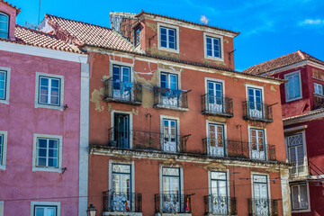 Lisbona, la capitale del Portogallo. Viaggio attraverso le immagini dei luoghi più suggestivi: Belem, Ponte 25 de Abril, Castello di Sao Jorge.

