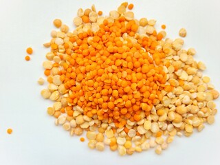 Raw portion of red lentils and split peas.
