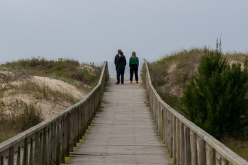 People on the walkway, going to the beach
