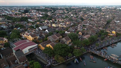 Obraz premium Hoi An old town and tile roof of crowded old house