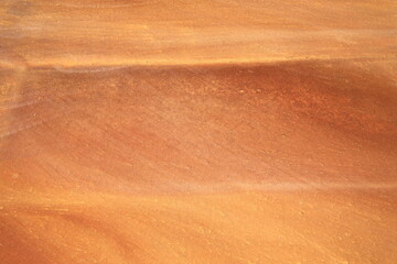 地下水の錆がコンクリートの地面に作った模様