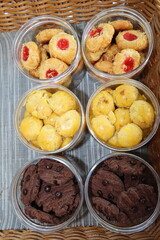 VARIOUS COOKIES IN THE CLEAR JAR