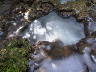 Obraz premium Waterfalls in the rainforest are plentiful.