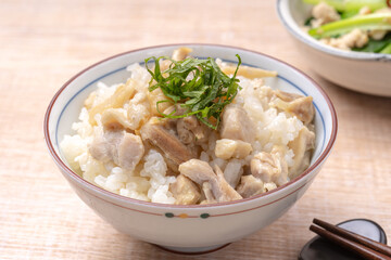 塩こうじ漬け鶏の炊き込みご飯