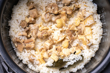 塩こうじ漬け鶏の炊き込みご飯
