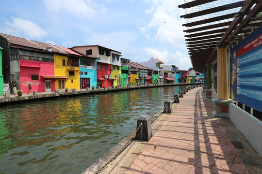 マレーシア　マラッカ川沿いの道