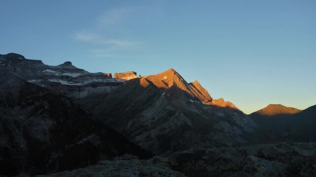 Lever de soleil en time lapse sur la br&egrave;che de Roland