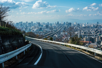 Fototapeta premium a road with a view of a city and a city in the background.