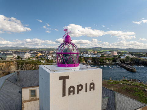 Faro de la Isla de Tapia de Casariego en Asturias