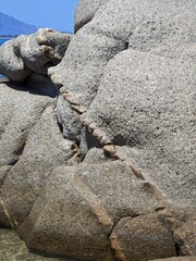Im Granit eingeschlossene Ader auf Sardinien