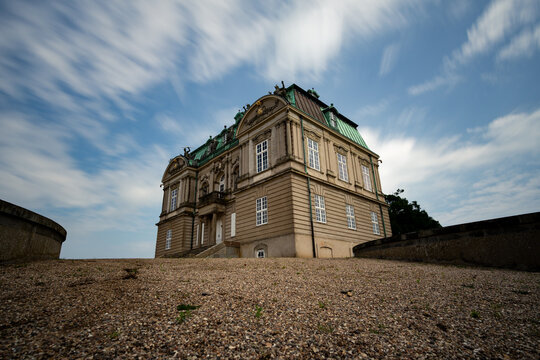 Altes k&ouml;nigliches Jagdschloss im Dyrehaven