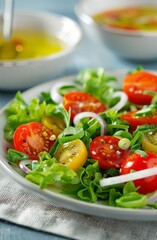 Green Salad With Tomatoes and Red Onion