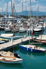 Obraz premium Sea and port with boats in Antibes, France