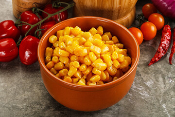 Sweet canned ripe corn grain