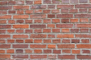 Mur en briques rouges oxydées 