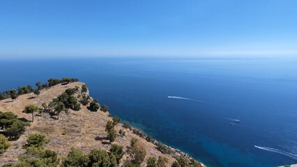 小高い丘からの地中海