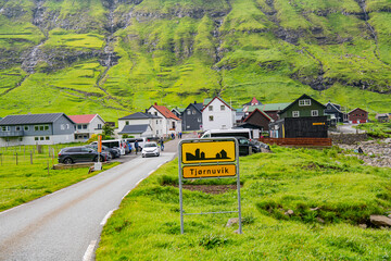 Paisaje de Tjornuvic ,  un pueblo localizado al norte de la isla de Streymoy en la municipalidad de...