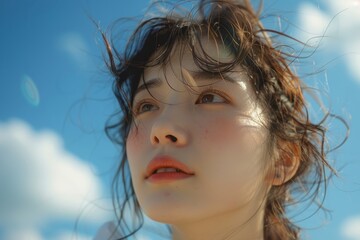 Under the blue sky and white clouds, a Japanese and Korean girl looks at the close-up of the sun on the beach, with exquisite makeup and Japanese style
​
