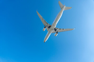飛行機・青空