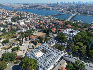 Fototapeta premium A drone view of the Golden Horn and Suleymaniye district in Istanbul, Turkey