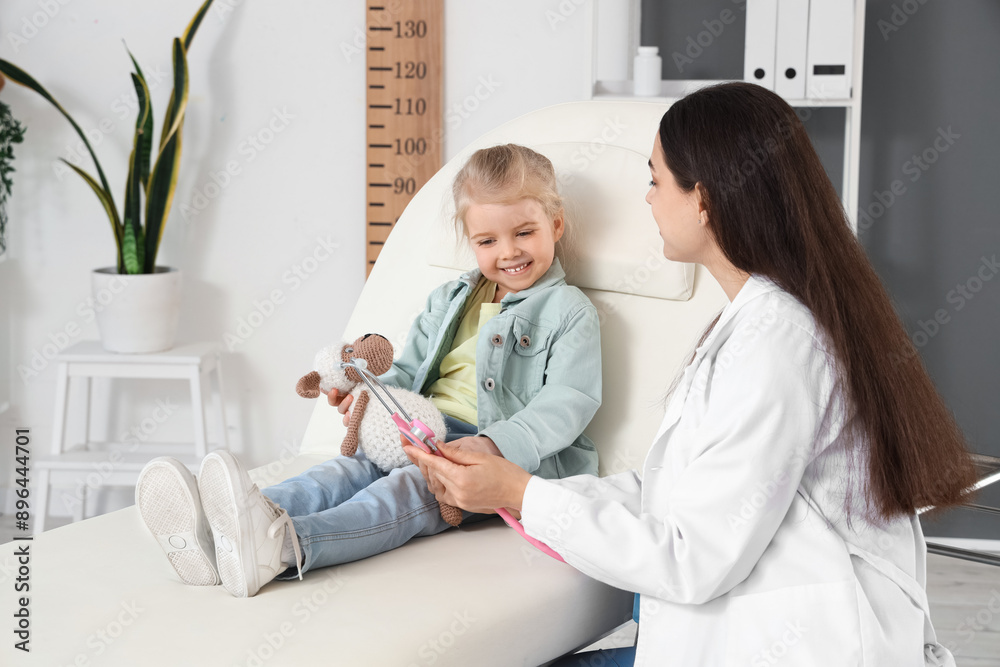 Sticker Female pediatrician with stethoscope and little girl in clinic