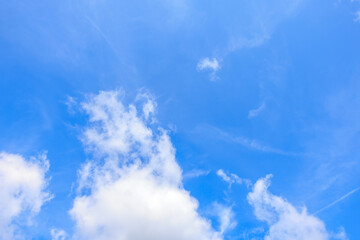 夏の青空と雲