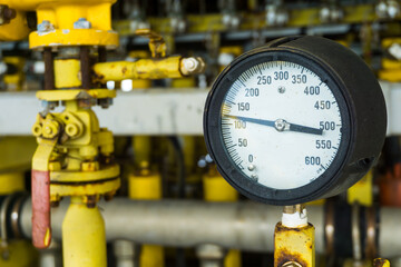 The pressure gauge paging from the pipe on the offshore wellhead does not show pressure.