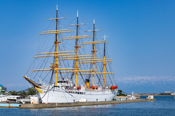 Fototapeta premium 海王丸パークと新湊大橋