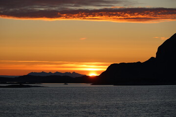 Obraz premium Sunrise at the famous rock Torghatten, Norway 