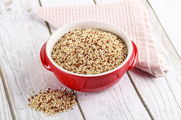 Raw dry quinoa cereal grain