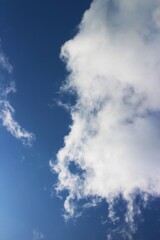 Obraz premium Blue sky background with clouds