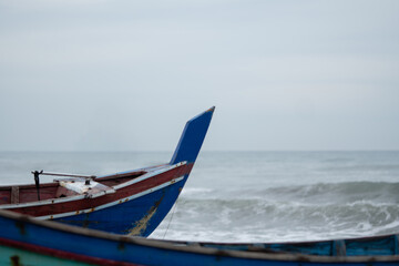 Naklejka premium A view of a traditional Indonesian fishing boat being pulled up onto the beach