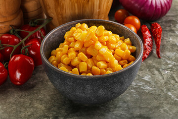 Sweet canned ripe corn grain