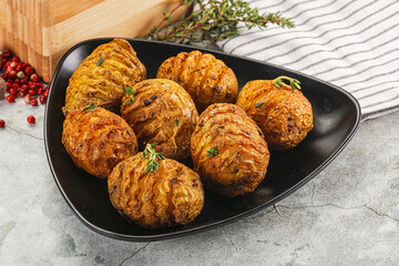 Baked baby potato with thyme