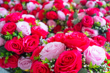 The artificial rose flowers have a variety of colors