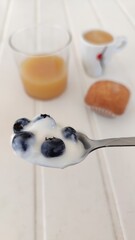 Yaourt et myrtilles