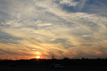 九十九里浜の夕日に染まる雲